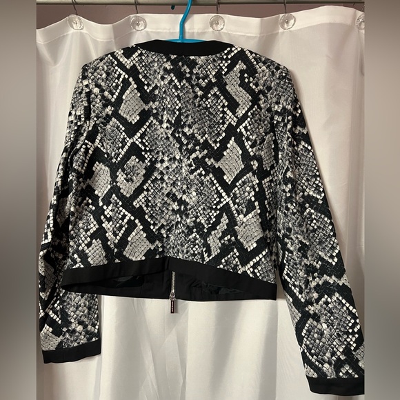 Michael Kors jacket. Very classy in black print with silver zippers size10P - Picture 2 of 5